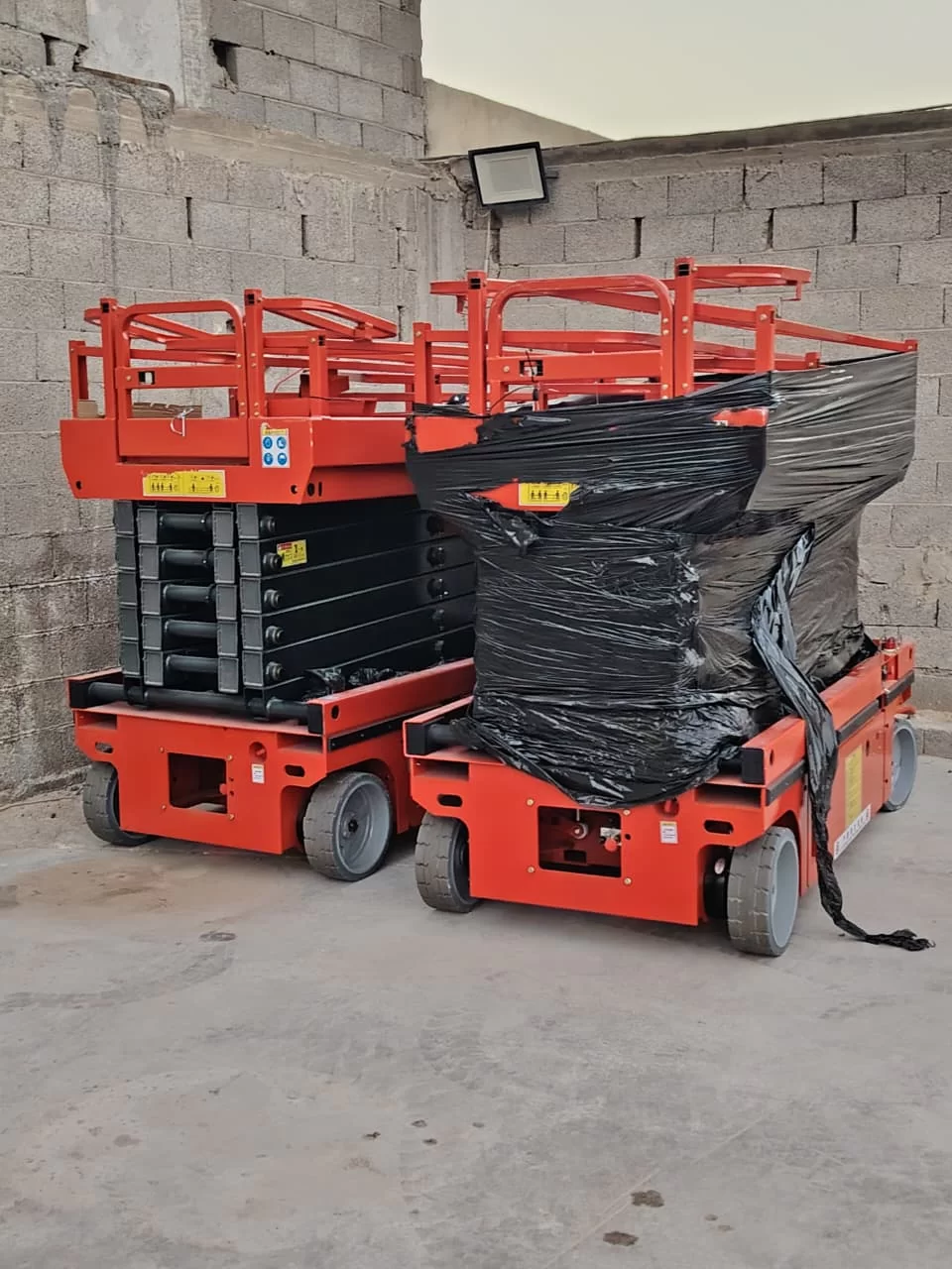 سيزرلفت كهربائي وديزل بارتفاعات وسعات تحميل مختلفة للإيجار مان لفت مقصية للإيجار