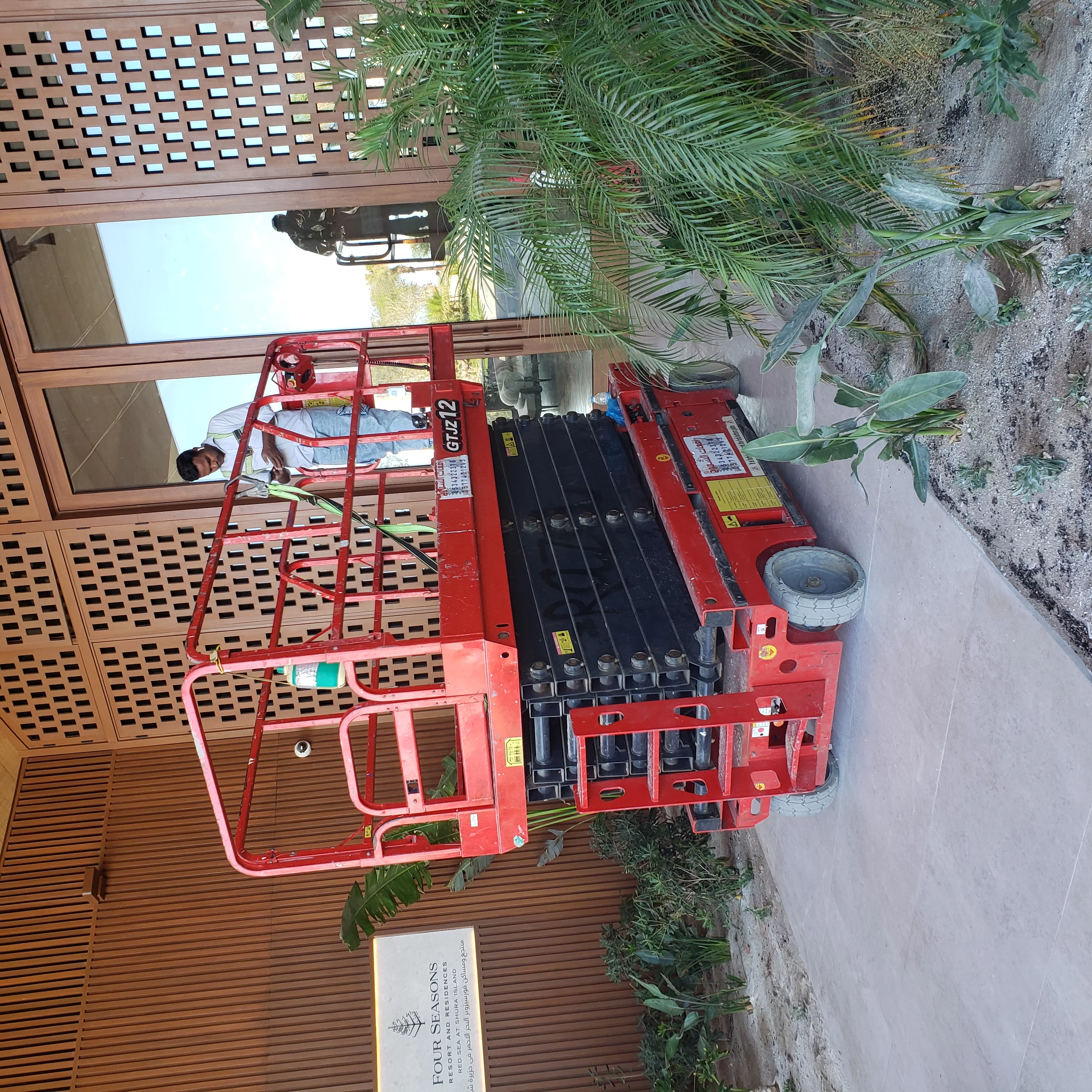 اللايجار سقالات كهرباء سيزرلفت مانلفت رافعة مقصية مكة جده جازان