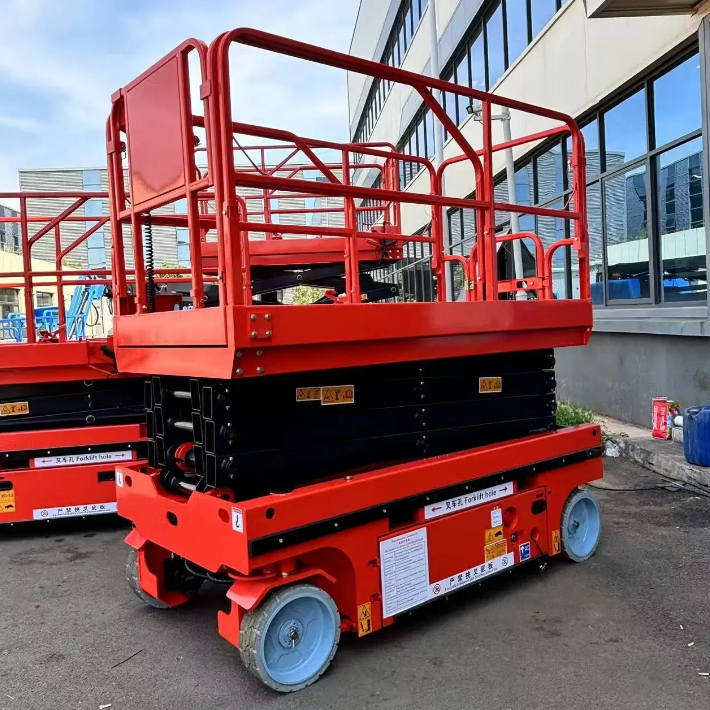 سيزر لفت للإيجار في الدمام والخبر | تأجير يومي - شهري - سنوي | 26