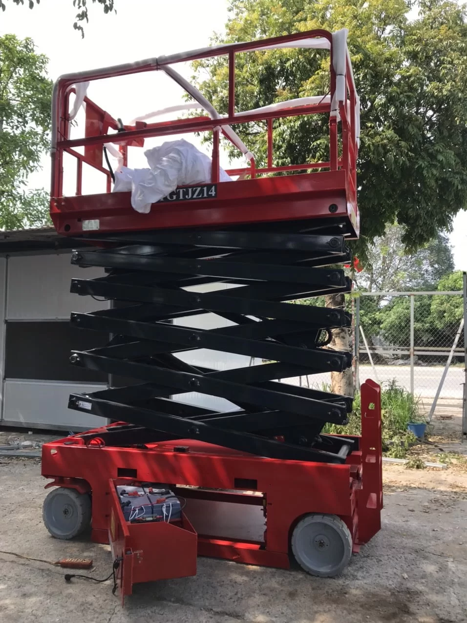 سيزر لفت للأيجار في جدة | سيزر لفت 8متر للإيجار - سيزر لفت 10متر للإيجار - سيزر لفت 12متر للإيجار - سيزر لفت 14متر للإيجار - سيزر لفت 16متر للإيجار في جدة