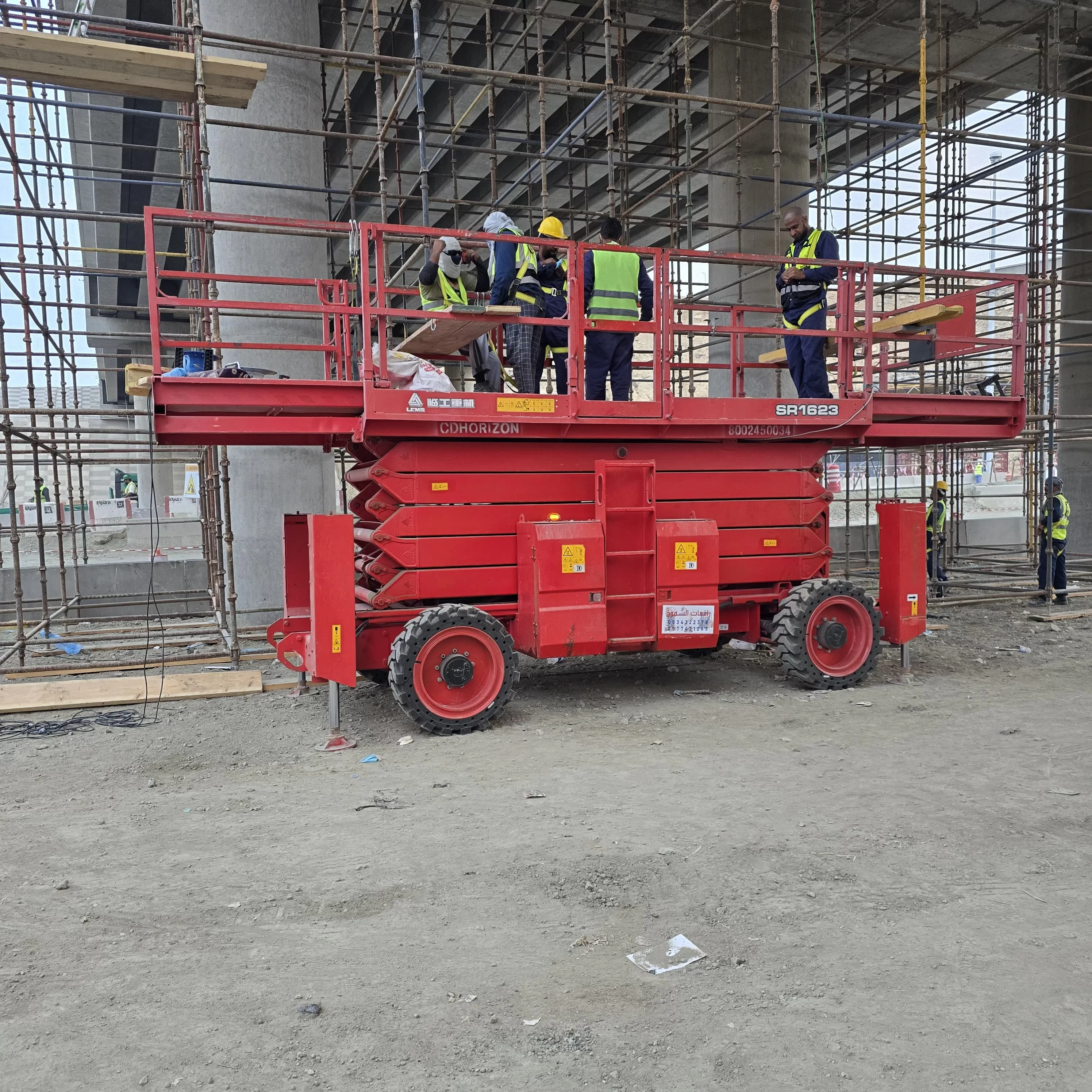 سيزر لفت 18متر للايجار مانلفت للايجار رافعه مقصيه للايجار