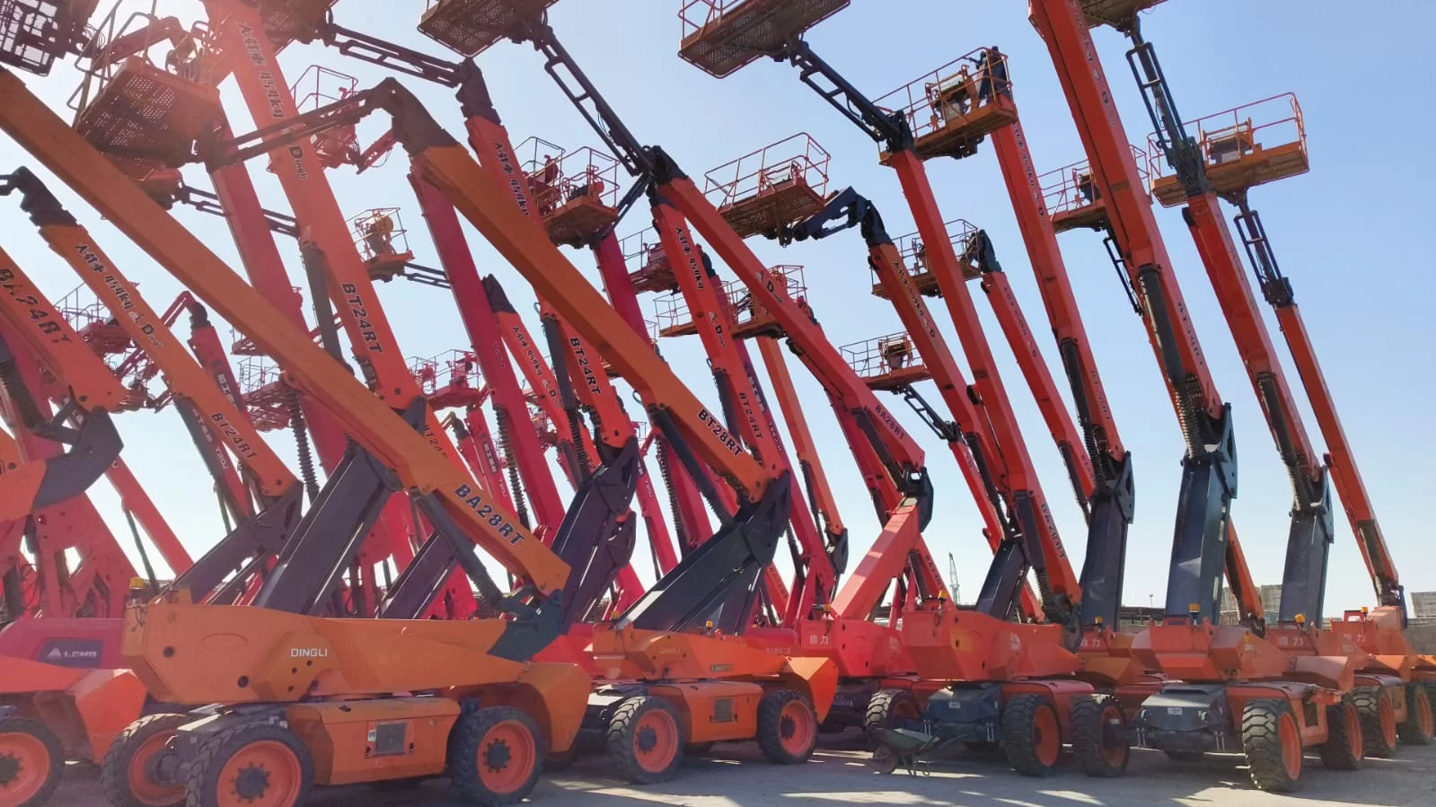 تاجير رافعات شوكيّة وسيزرات لفت وكرينات