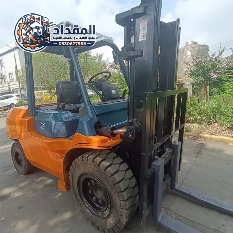 فوركلفت للإيجار في الدمام | رافعات شوكية بعقود (يومية/شهرية) للمستودعات والمشاريع الصناعية واللوجستية