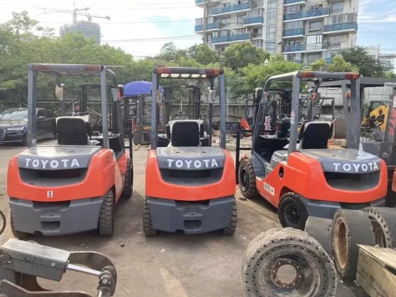 فوركلفت للإيجار في جدة | رافعات شوكية سفتي | من 1.5طن وحتى 50طن | تحميل وتنزيل - تفريغ كنتبنرات