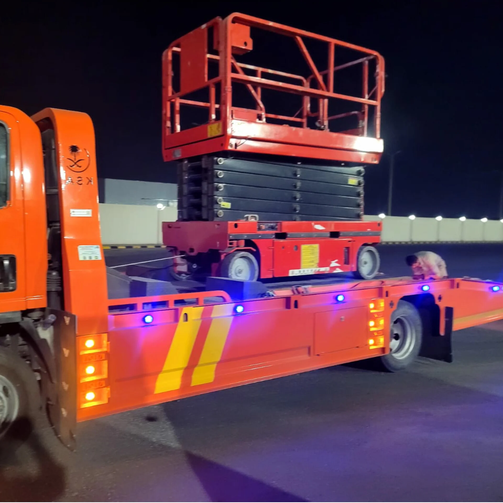 🚧 سيزر لفت للإيجار كهرباء وديزل | أفضل أسعار الرافعات المقصية في الدمام والأحساء والهفوف | Scissor Lift Rental KSA