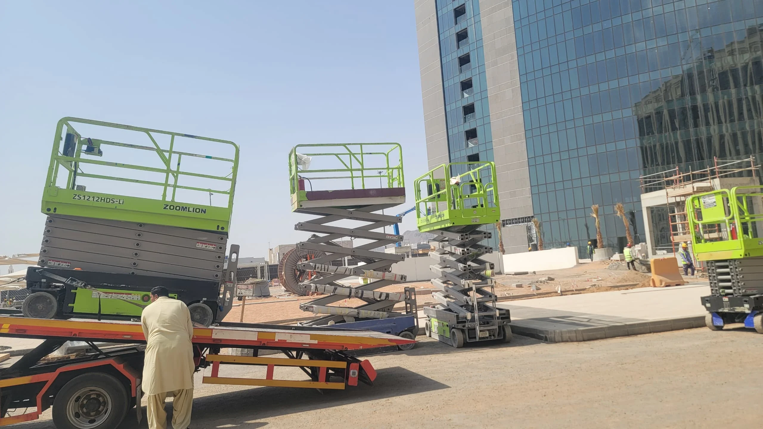 سيزر لفت للايجار المدينة سقالات كهرباء للايجار المدينة مان لفت للايجار المدينة رافعه مقصية للايجار المدينة 0578601789