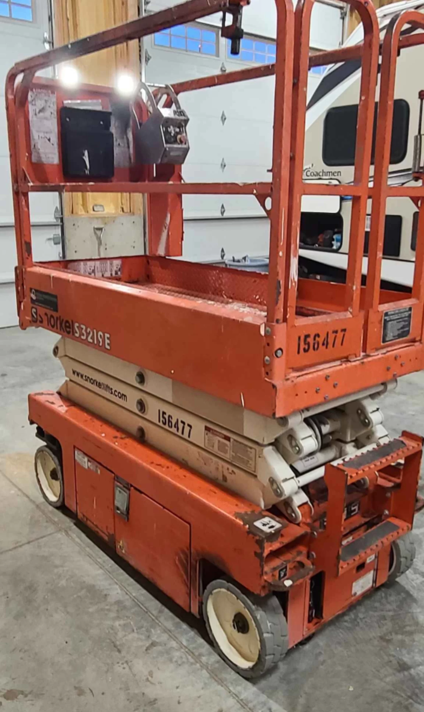 Scissor Lift Rental in Dammam, Jubail, Khobar & Saudi Arabia | Electric & Diesel Scissor Lifts 6m–18m