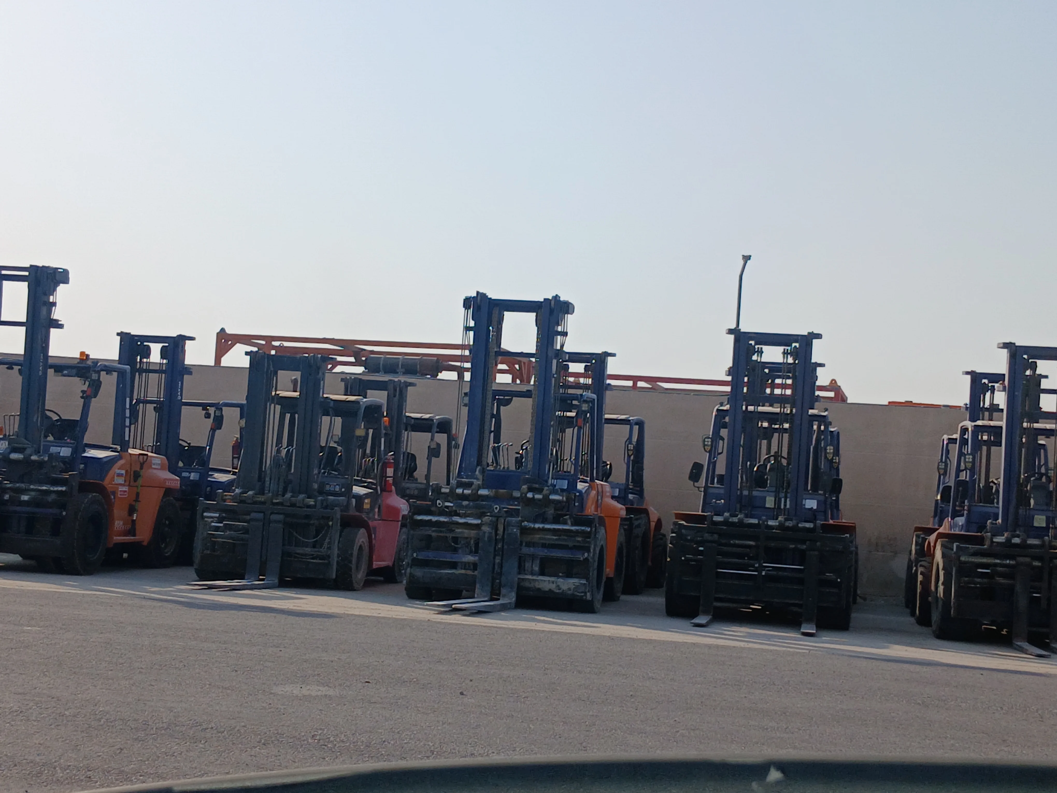 رافعات شوكية فوركلفت للايجار الدمام سيزرلفت forklifts &scissorlifts