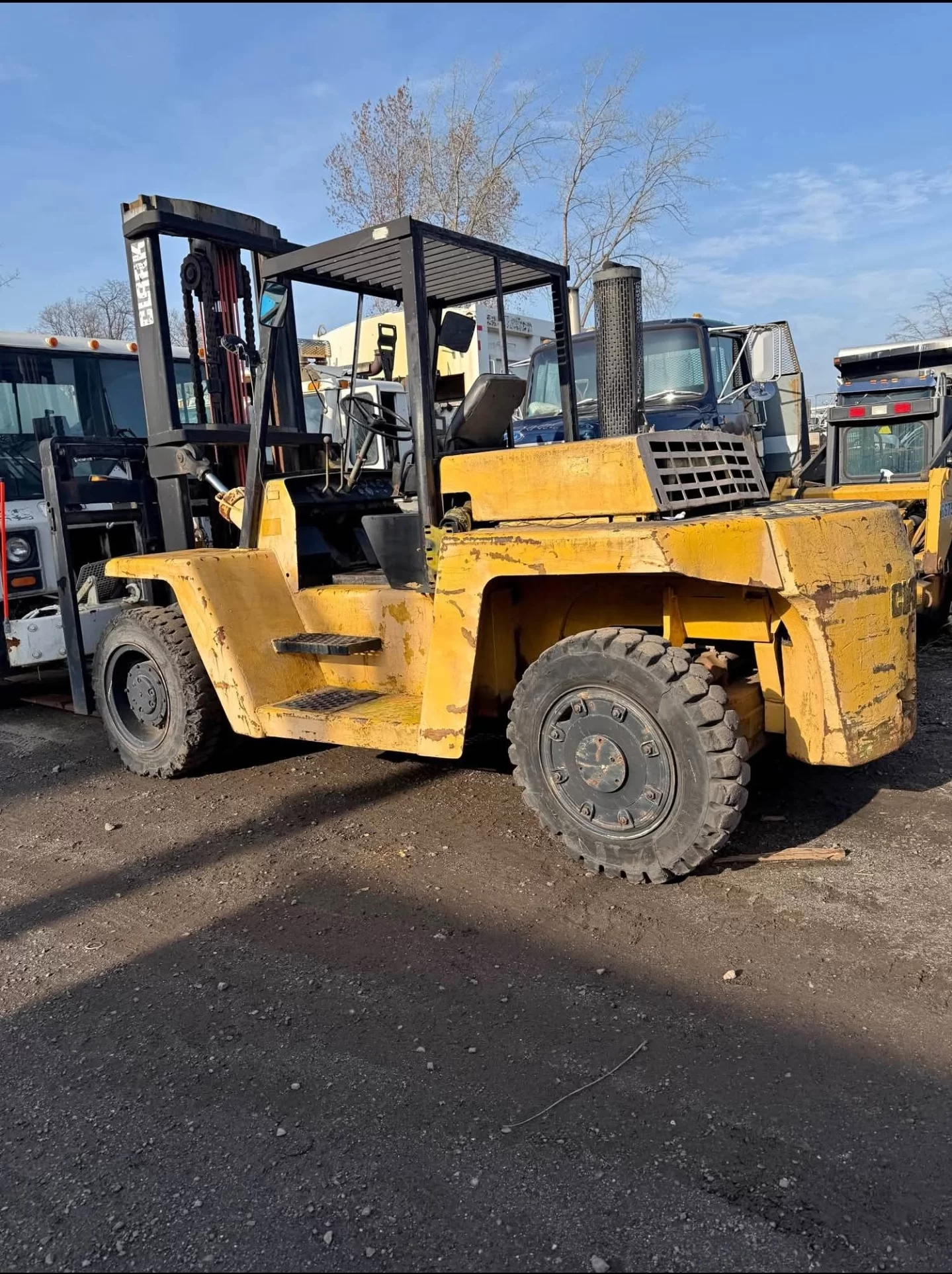 فوركلفت 3طن 5طن 7طن 10طن للأيجار في الدمام المنطقة الشرقية 0530677958