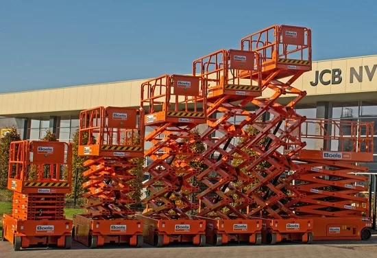 سيزر لفت للإيجار في القطيف – الجبيل – الأحساء | رافعات مقصية Scissor Lift 2026**