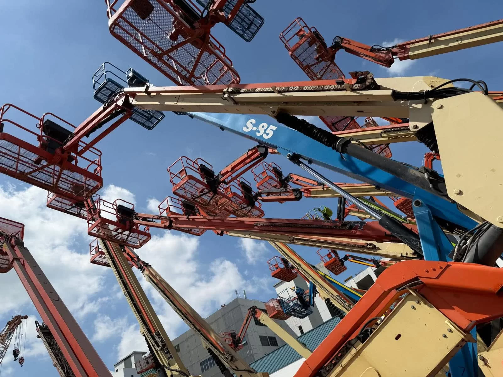 Boom Lift Rental in Dammam Riyadh Jeddah Jubail Qatif | High Reach Manlift Hire Saudi Arabia