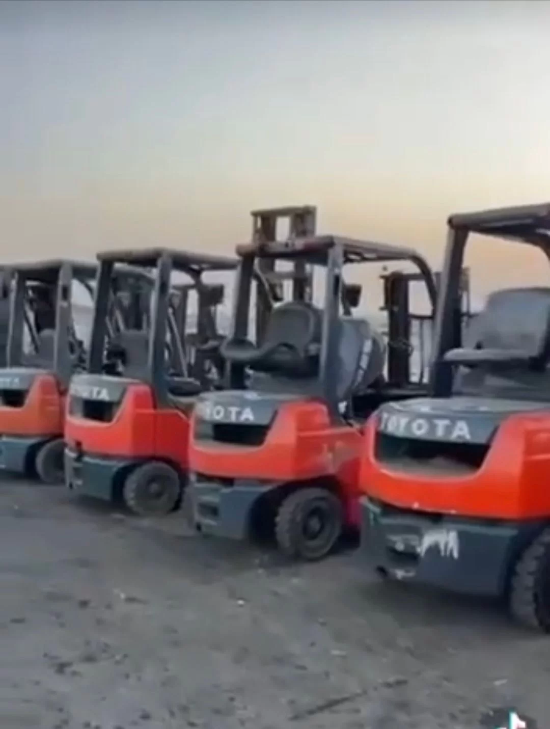 رافعة شوكية للايجار forklift for rent