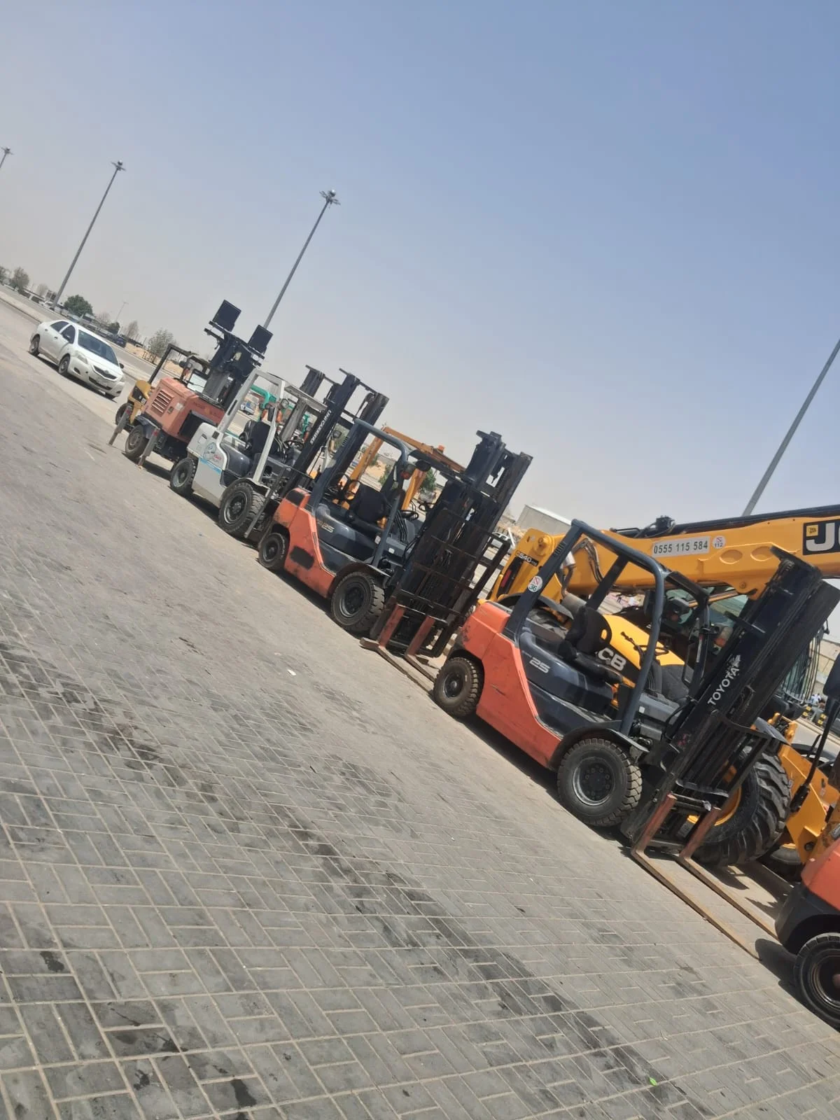 فوركلفت للإيجار في جده والرياض والدمام رافعات شوكية حديثه لجميع الاعمال
