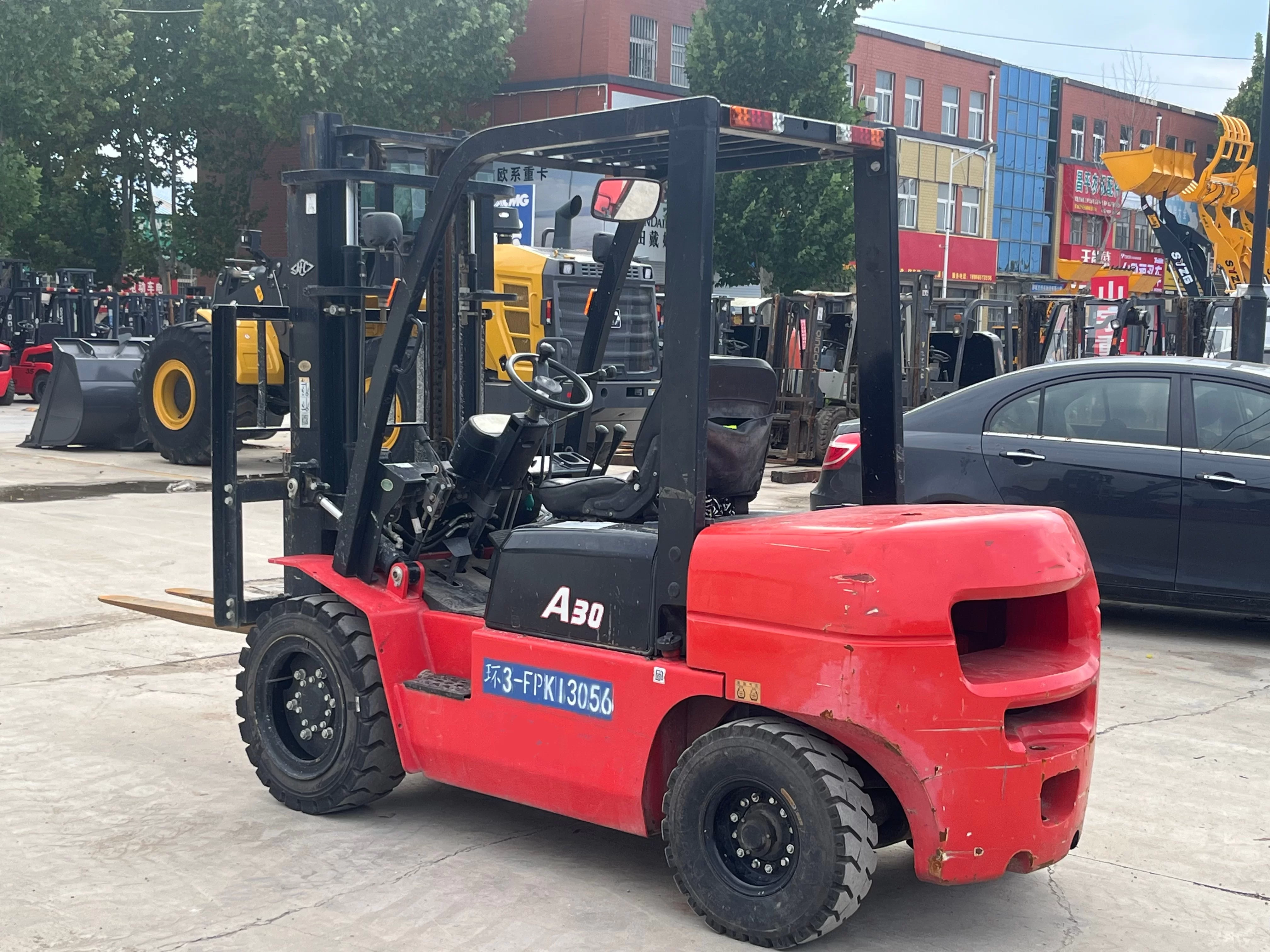 تأجير رافعات شوكية في جدة ومكة والمدينة | Forklift Rental 1–16 Ton call 0530677958
