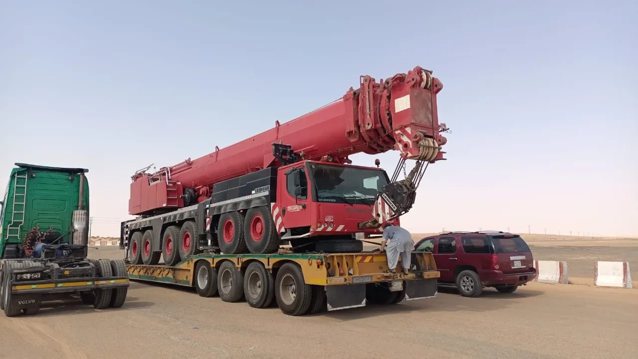 كرين للإيجار في الرياض — ونش تلسكوبي دفع رباعي ساحات ومستودعات لوجستية 20طن 50طن 80طن 100طن