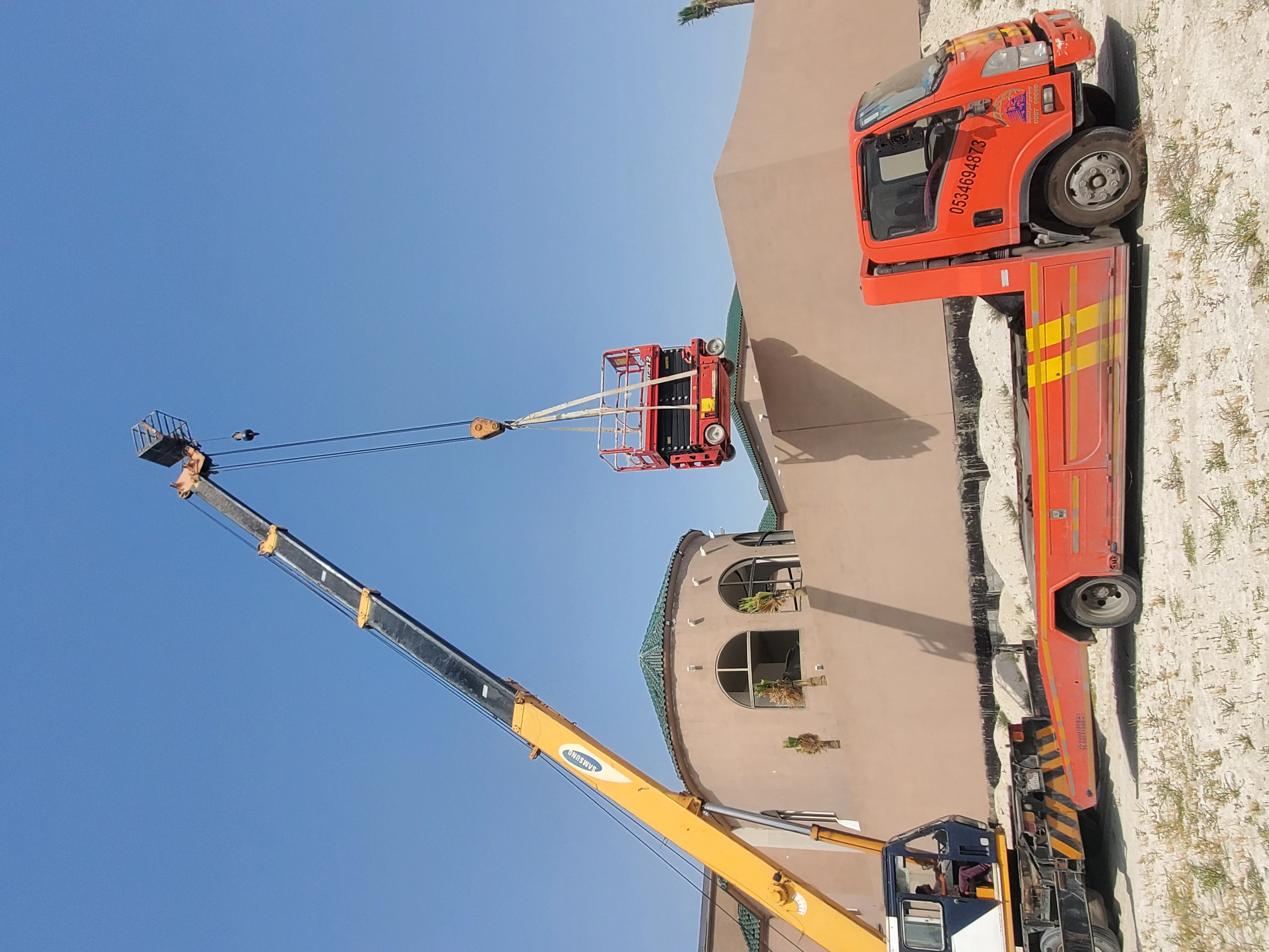 سيزرلفت scissor lift مان لفت Manleft للإيجار في الدمام رافعات شوكيهForklifts JCB Cranes for Rent