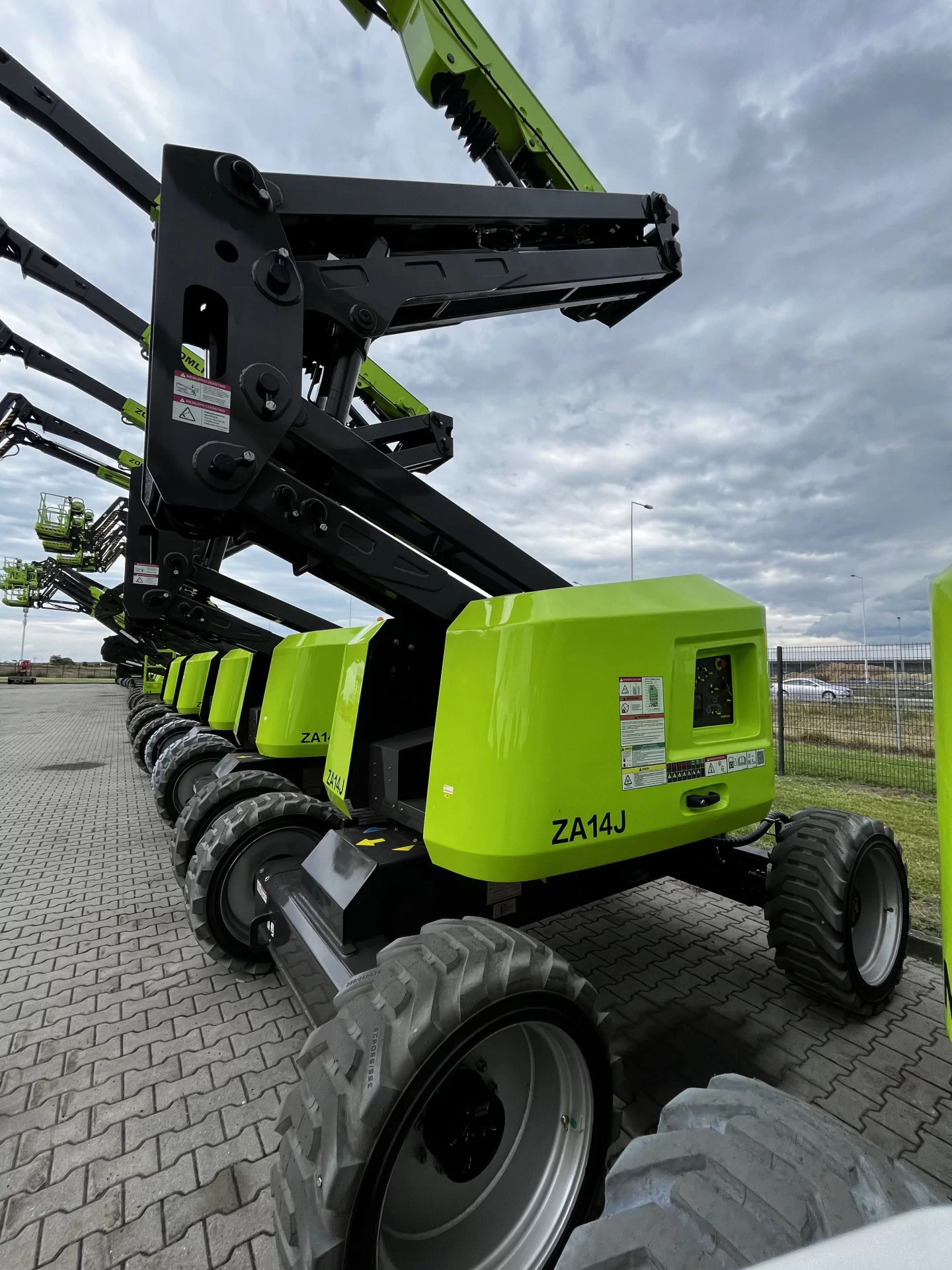 تأجير مان لفت تلسكوبي بالدمام - تأجير مان لفت بالرياض - يوم لفت للإيجار السعودية -