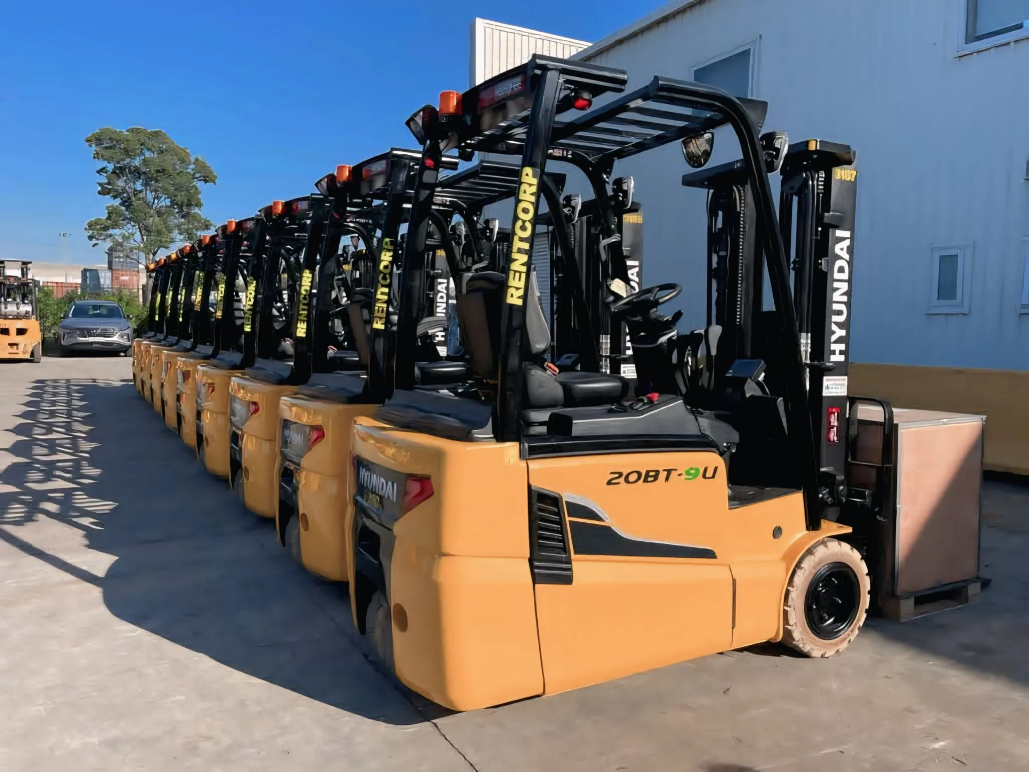 ⚡ Electric Forklift Rental in Saudi Arabia | Zero Emissions, Peak Performance | Best Rates ✔️