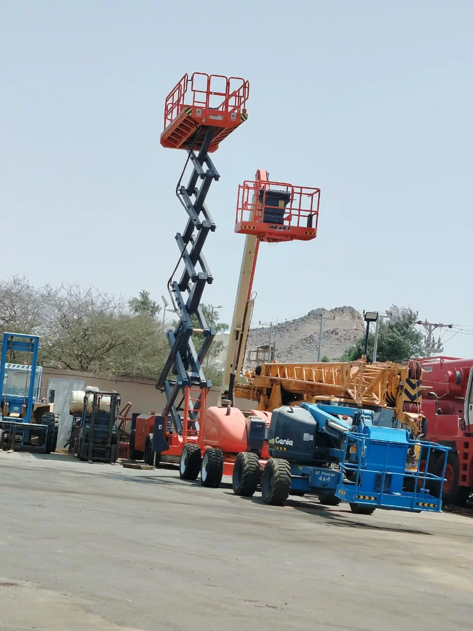 Manlifts,forklifts,scissor lifts,cranes, and jcbs telehandler for rental