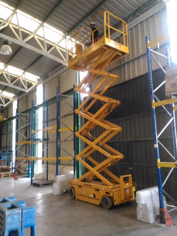 سيزر لفت جدة، تأجير رافعات مقصية جدة، سلة رفع للإيجار، معدات رفع في جدة، Scissor Lift Rental Jeddah، تأجير معدات مشاريع جدة.