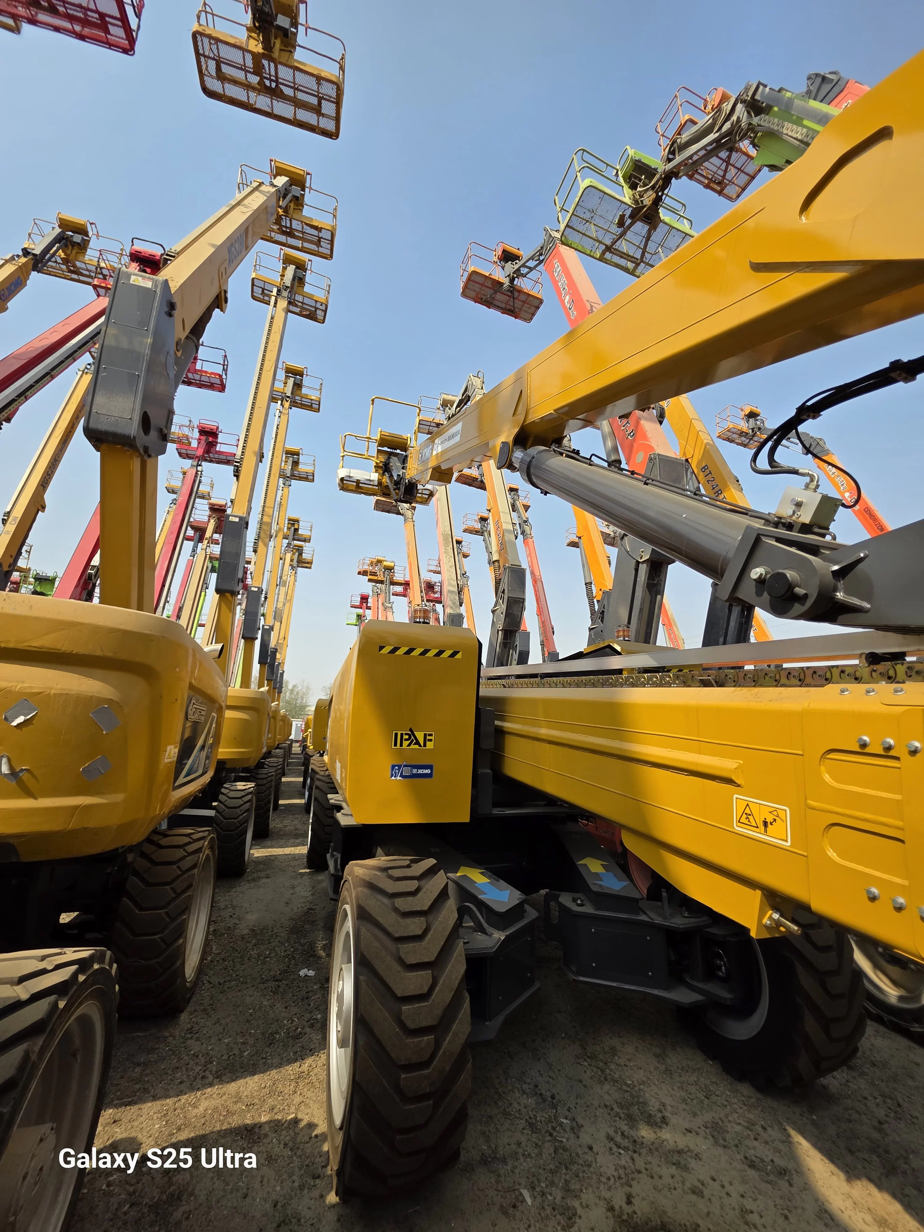 Manlifts,scissor lifts,Forklifts,Cranes and jcbs Telehandlers for rental