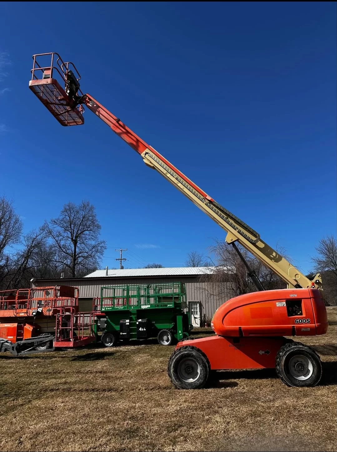 تأجير رافعات ذراعية ( مان لفت || بوم لفت) للإيجار في الدمام الجبيل القطيف | Manlift & Boom Lift Rental