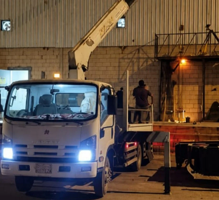تأجير بوم تراك 3 طن للإيجار في الخبر حي الثقبة | إيجار سطحة ونش وكرين رفع Boom Truck لنقل ورفع المعدات والماكينات