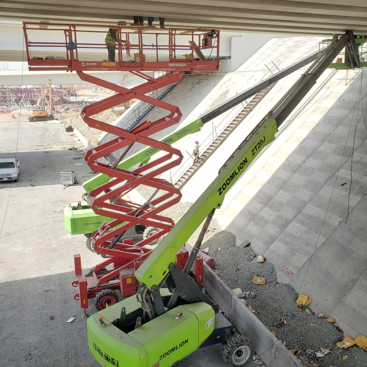 سيزر لفت scissor lift د12متر 14متر 16متر 18متر كهرباء ديزل